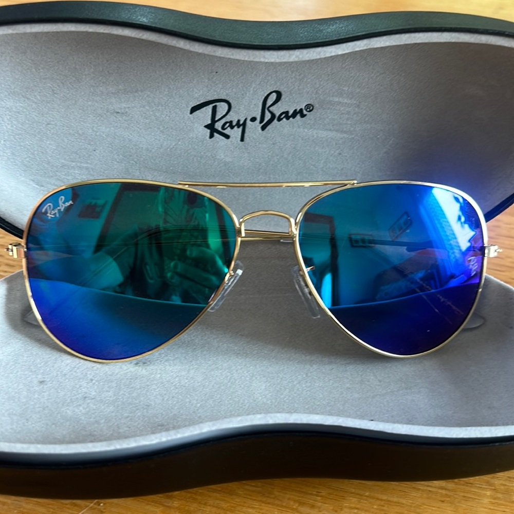 Ray Ban Aviator Sunglasses, polaraized, reflective blue tint, case included
